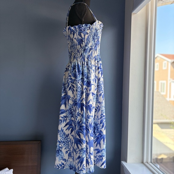 H&M Floral Print Smocked Waist Midi Dress in Blue and White - Picture 7 of 17